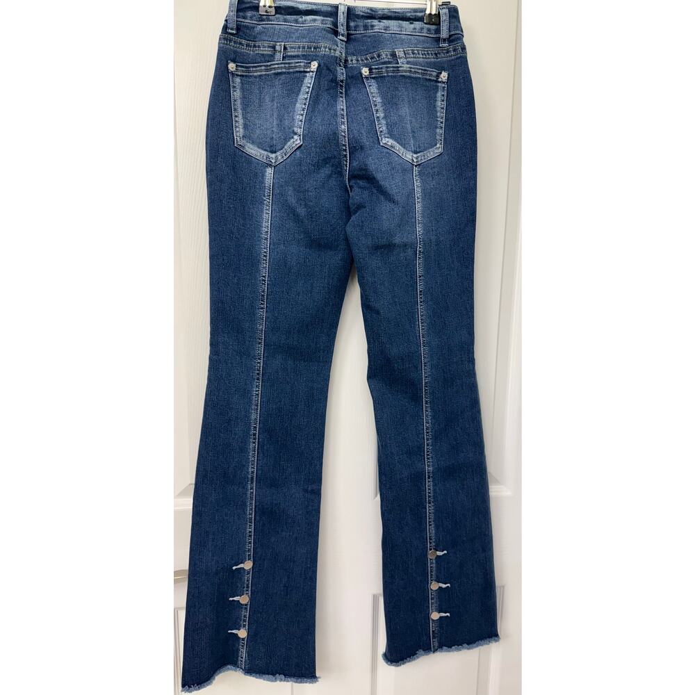 Flamingals XS Medium wash bootcut jeans XS NWT back seam with button accents